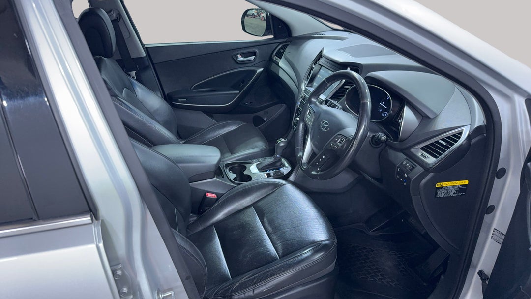 2015 Hyundai Santa Fe Highlander Crdi (4x4), Automatic, 133393 km, Right Side Front Door Cabin View