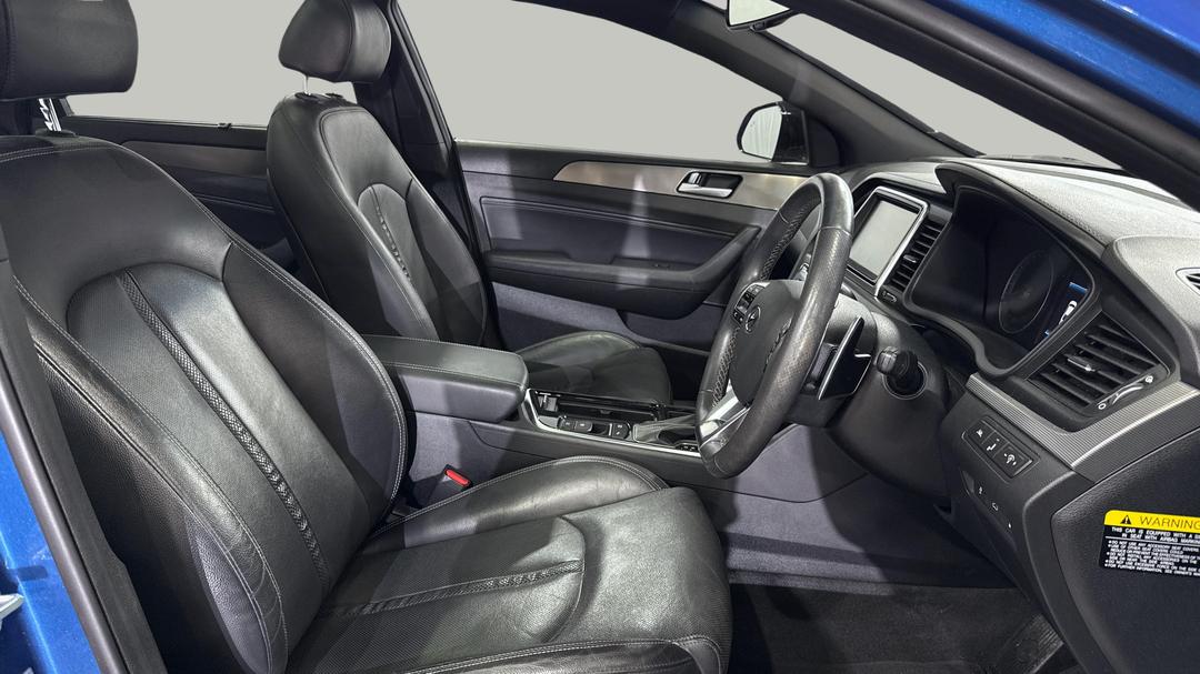 2018 Hyundai Sonata Premium, Automatic, 41958 km, Right Side Front Door Cabin View