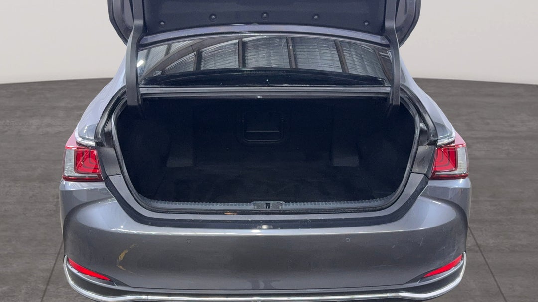 2023 Lexus Es250 Luxury, Automatic, 22652 km, Boot Inside View