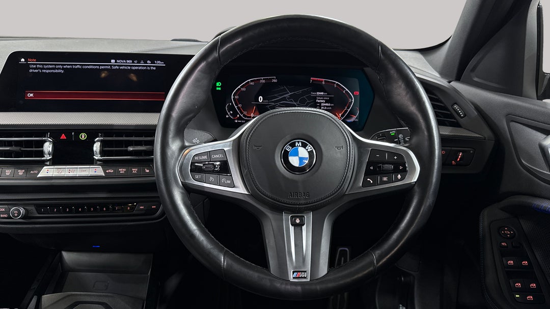 2023 BMW 1 18i M Sport, Automatic, 22449 km, Steering Wheel Close-up