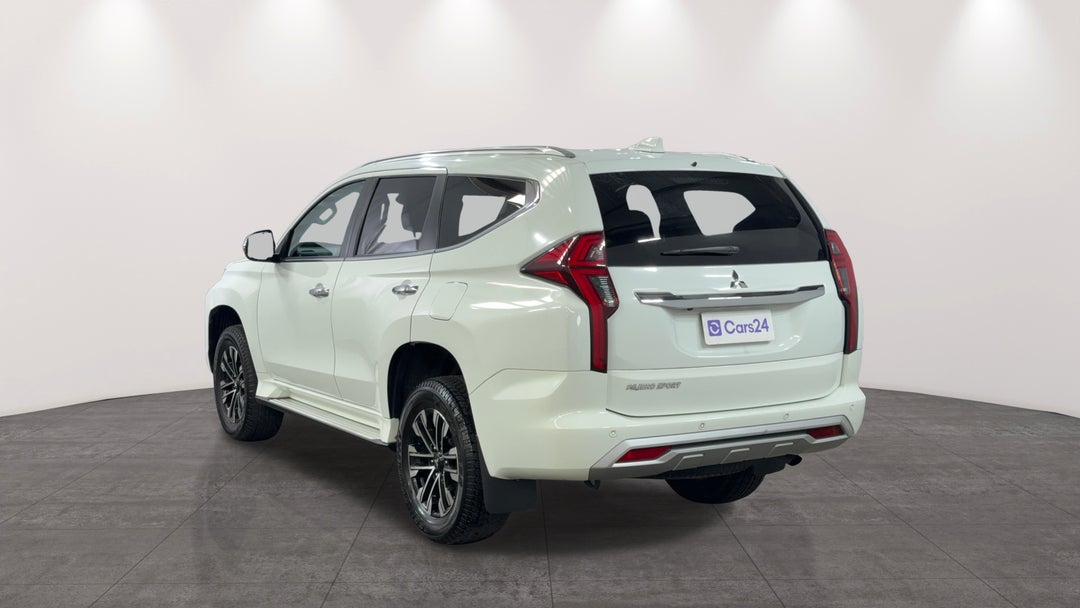 Left Back Diagonal (45- Degree) View