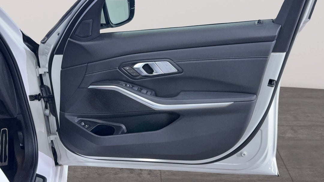 2022 BMW 3 30i M Sport, Automatic, 71167 km, Speaker View