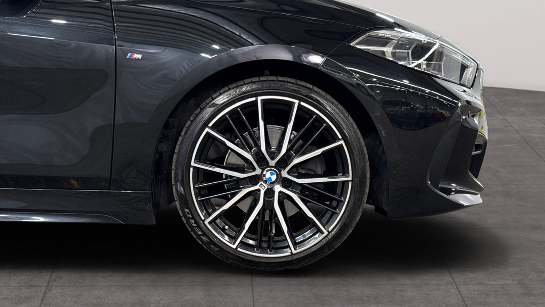 2021 BMW 1 18i M Sport, Automatic, 41761 km, Right Front Wheel