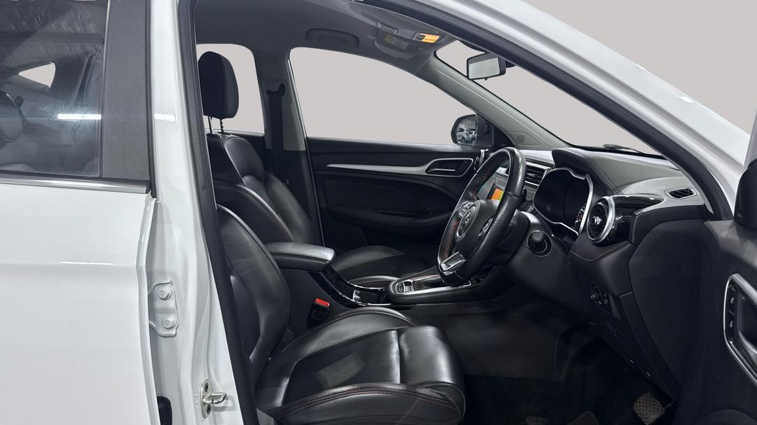 2022 MG Zst Excite, Automatic, 61574 km, Right Side Front Door Cabin View