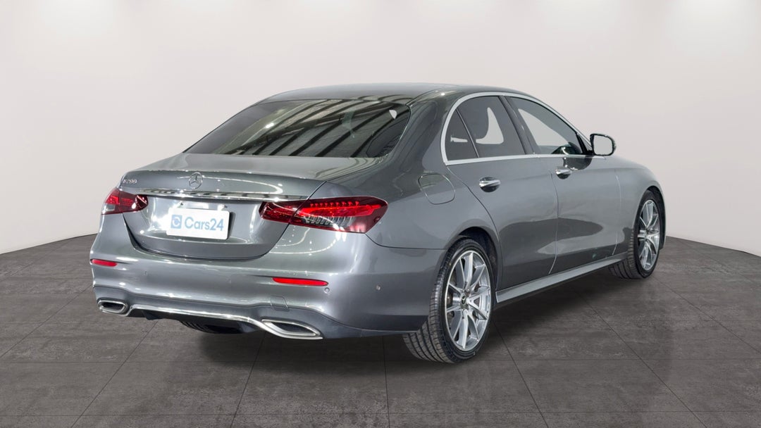 Right Back Diagonal (45- Degree) View