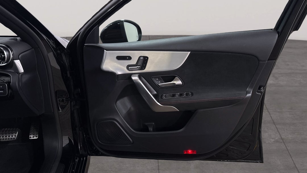 2022 Mercedes-benz A180 A180, Automatic, 18967 km, Speaker View