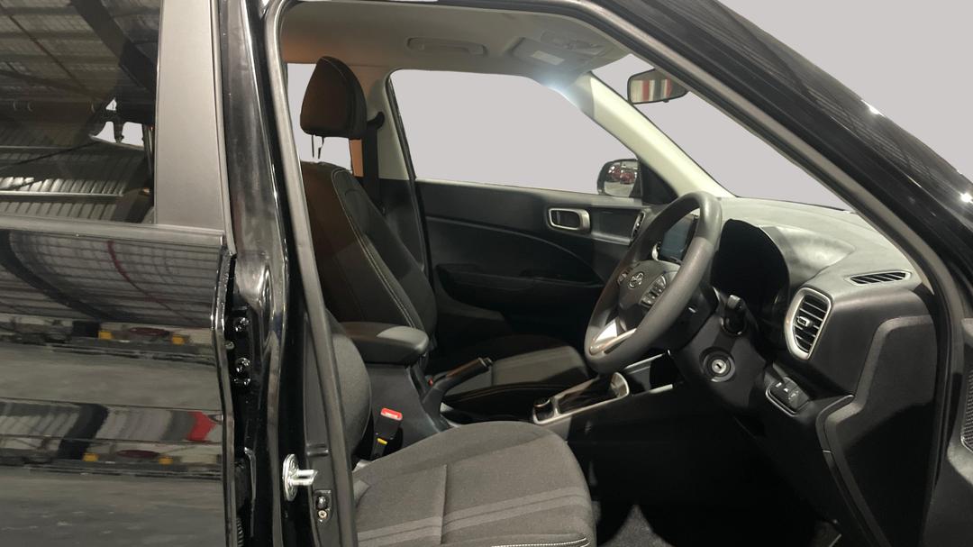 2021 Hyundai Venue Active, Automatic, 20760 km, Right Side Front Door Cabin View