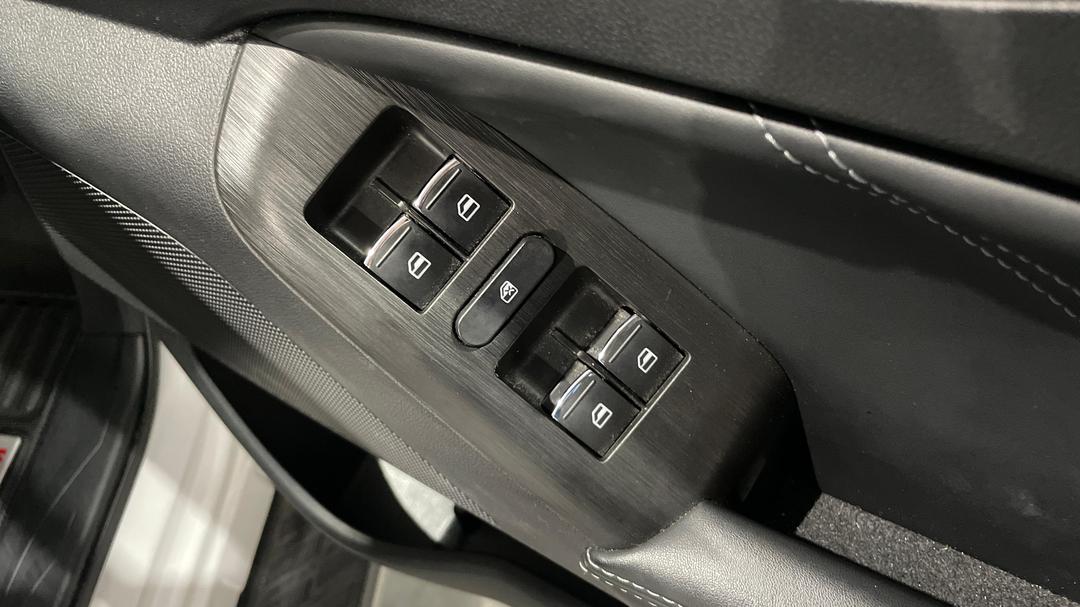 2022 GWM Ute Cannon-l (4x4), Automatic, 71831 km, Drivers Side Door Panel Controls