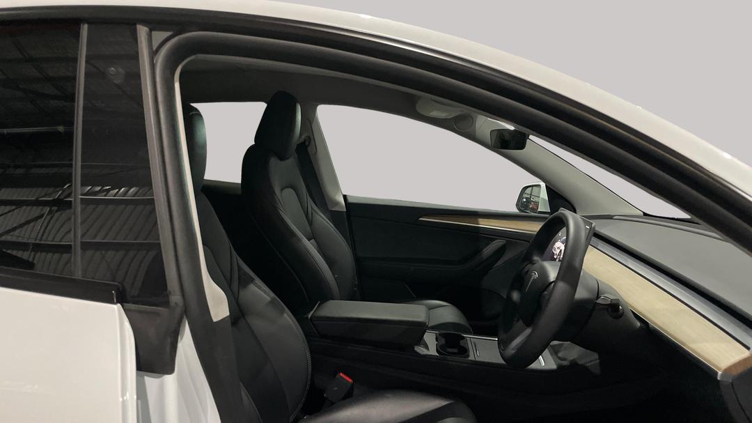 2023 Tesla Model Y Long Range, Automatic, 70863 km, Right Side Front Door Cabin View