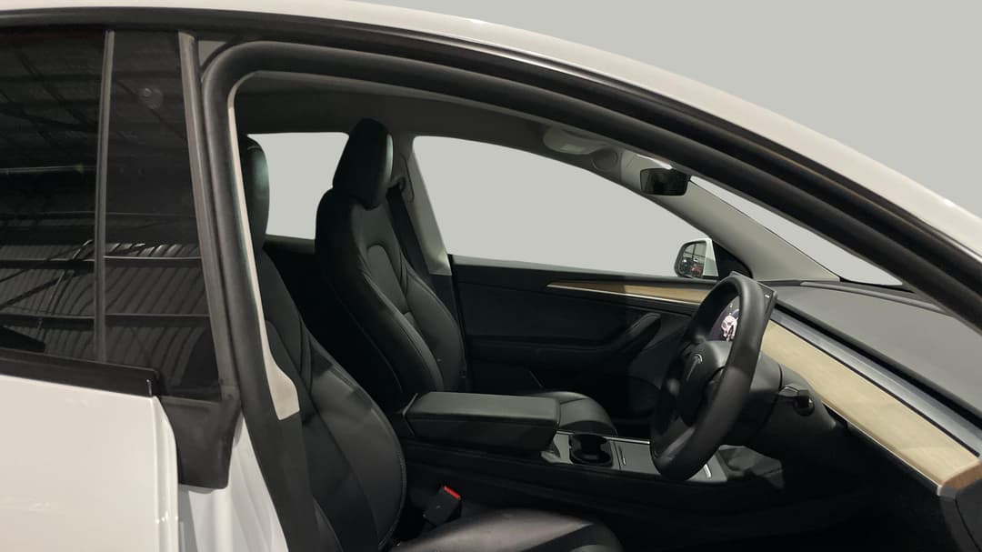 2023 Tesla Model Y Long Range, Automatic, 70863 km, Right Side Front Door Cabin View