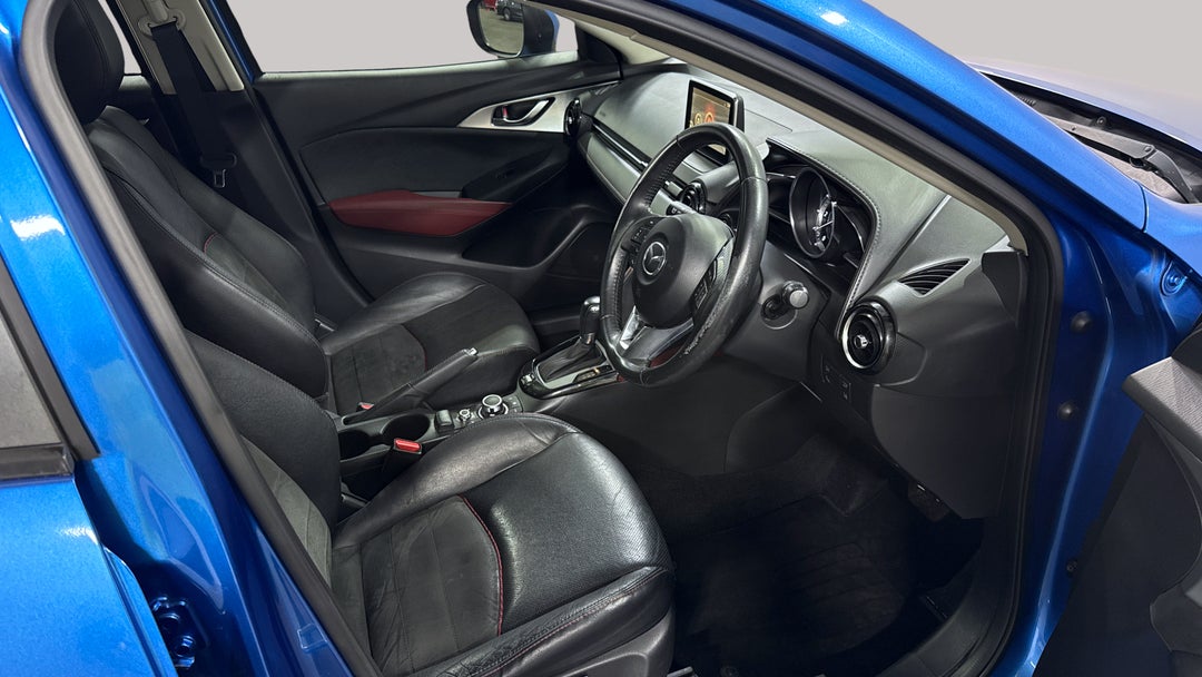 2017 Mazda CX-3 Akari (FWD), Automatic, 49697 km, Right Side Front Door Cabin View