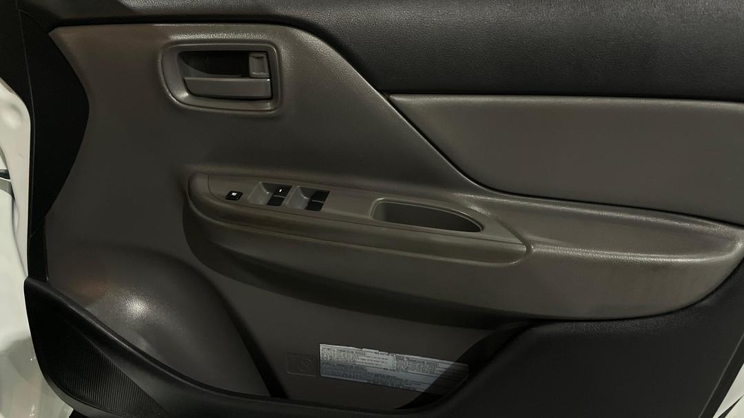2018 Mitsubishi Triton Glx (4x4), Automatic, 98788 km, Speaker View