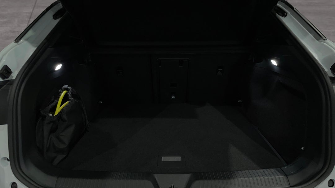 2025 Volkswagen Id.4 Pro, Automatic, 6405 km, Boot Inside View