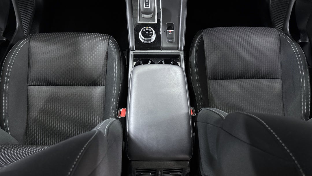 2024 Mitsubishi Outlander Es 7 Seat (2WD), Automatic, 51292 km, Center Console