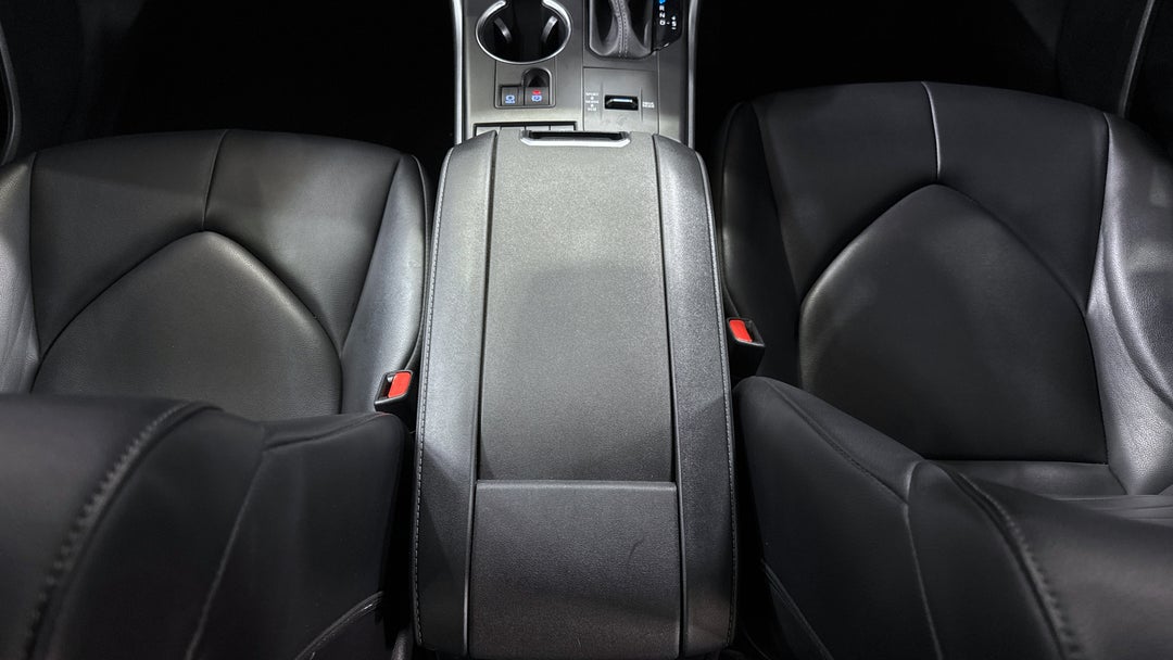 2022 Toyota Kluger Gxl Hybrid AWD, Automatic, 34771 km, Center Console