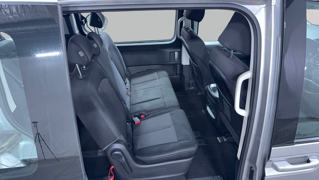 2023 Hyundai Staria Staria, Automatic, 81037 km, Right Side Rear Door Cabin View