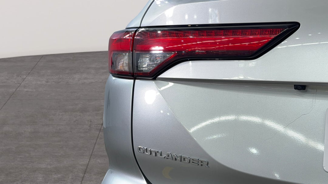 2024 Mitsubishi Outlander Es 7 Seat (2WD), Automatic, 51622 km, Badge (Boot Left Side)