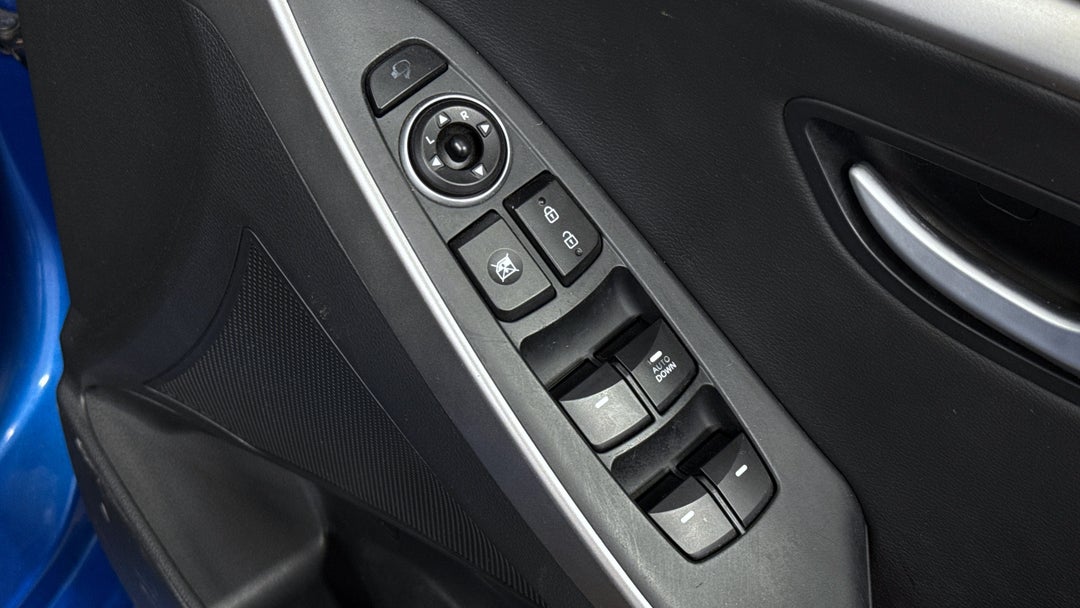 2016 Hyundai i30 Active X, Manual, 74462 km, Drivers Side Door Panel Controls