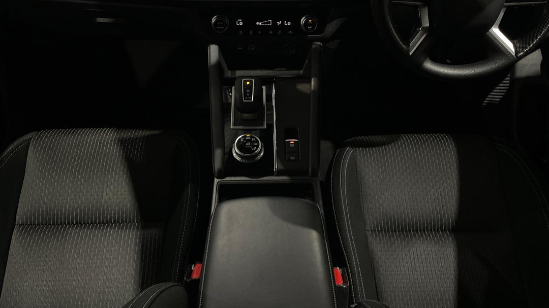 2024 Mitsubishi Outlander Es 7 Seat (2WD), Automatic, 57624 km, Center Console