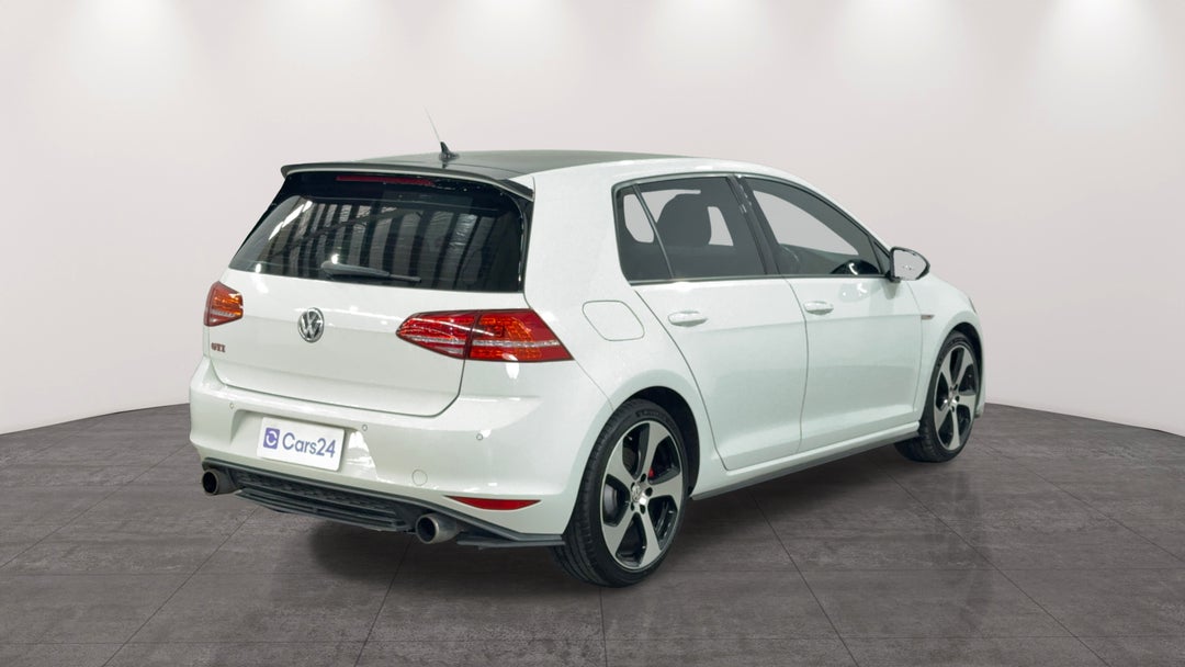 Right Back Diagonal (45- Degree) View