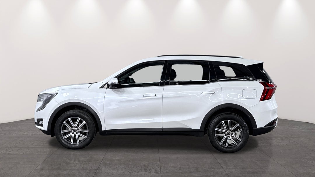 2023 Mahindra Xuv700 Ax7l, Automatic, 60220 km, Left Side View