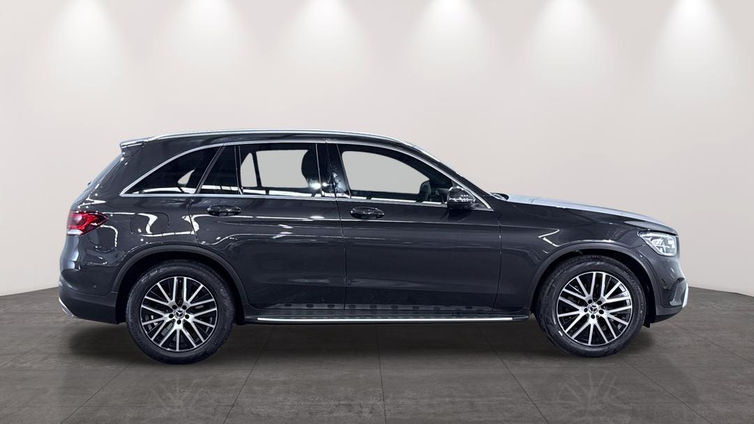 2021 Mercedes-benz GLC 200, Automatic, 46449 km, Right Side View