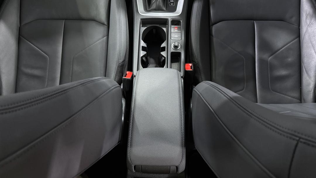 2022 Audi Q3 35 Tfsi, Automatic, 13655 km, Center Console