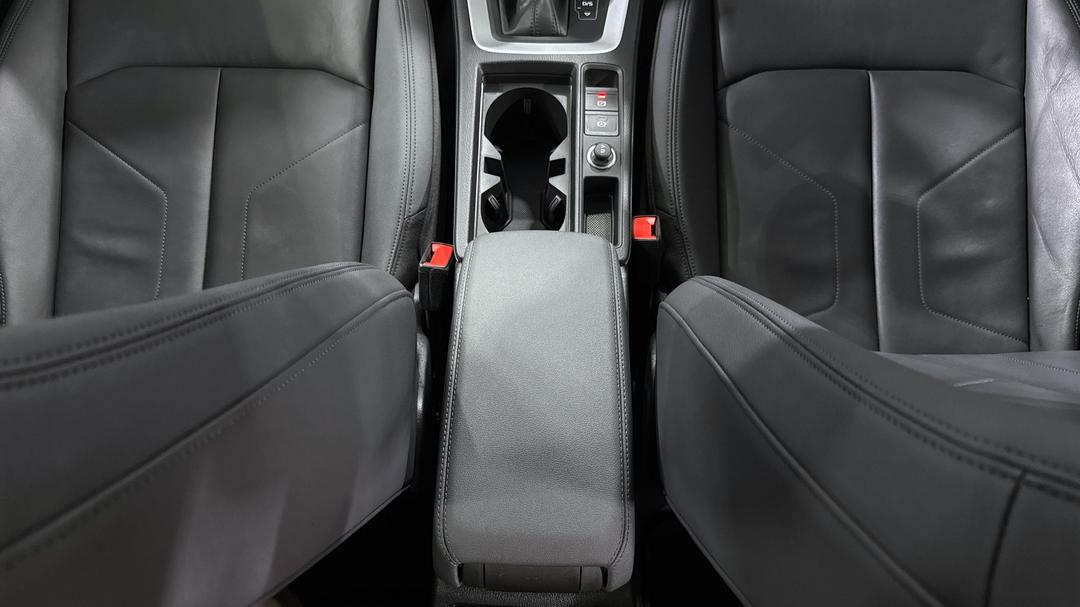 2022 Audi Q3 35 Tfsi, Automatic, 13655 km, Center Console