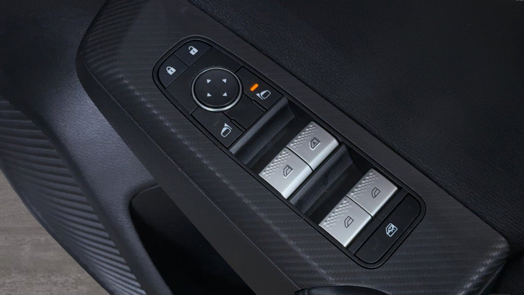 2024 Mitsubishi Outlander Es 5 Seat (2WD), Automatic, 49901 km, Drivers Side Door Panel Controls