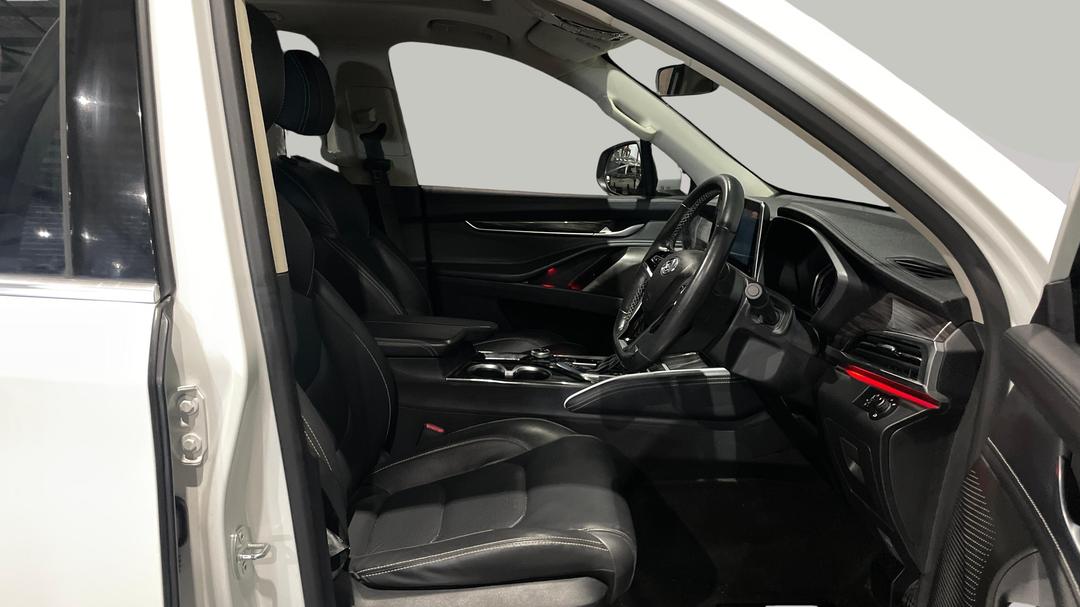 2022 LDV D90 Executive (4WD), Automatic, 46968 km, Right Side Front Door Cabin View