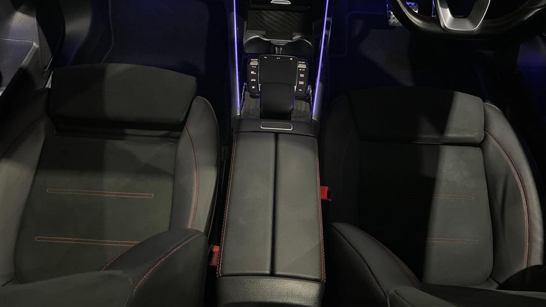 2023 Mercedes-benz GLA 250 4matic, Automatic, 40479 km, Center Console
