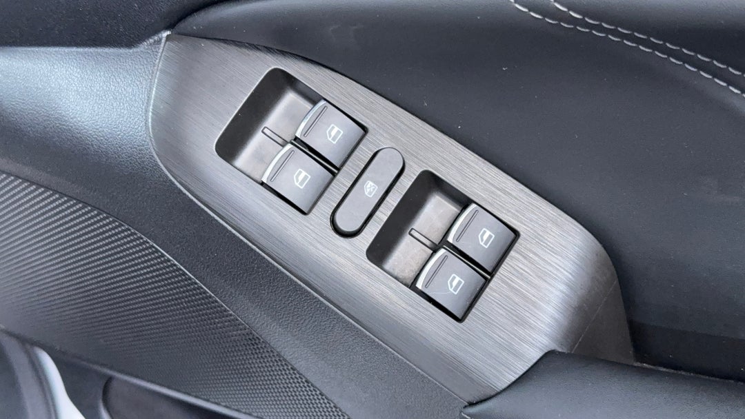 2024 GWM Ute Cannon-l (4x4), Automatic, 22476 km, Drivers Side Door Panel Controls