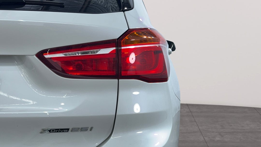 2018 BMW X1 Xdrive 25i, Automatic, 82620 km, Badge (Boot Right Side)