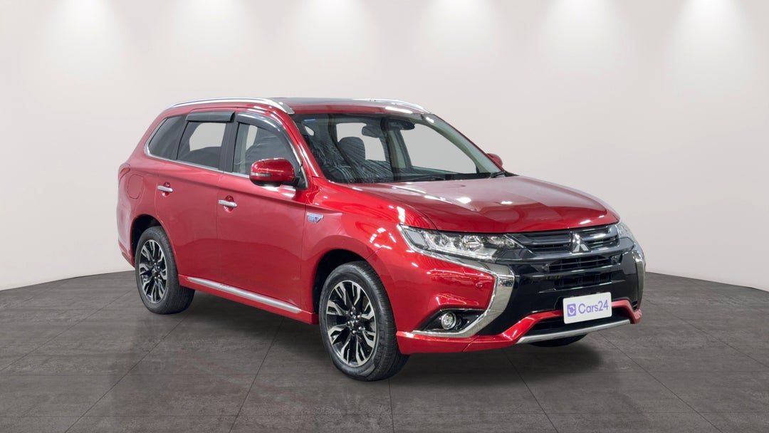 2017 Mitsubishi Outlander Exceed Phev, Automatic, 149436 km, Right Front Diagonal (45- Degree) View