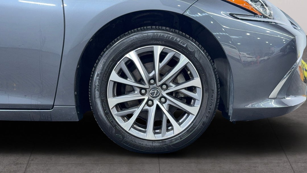 2023 Lexus Es250 Luxury, Automatic, 22652 km, Right Front Wheel