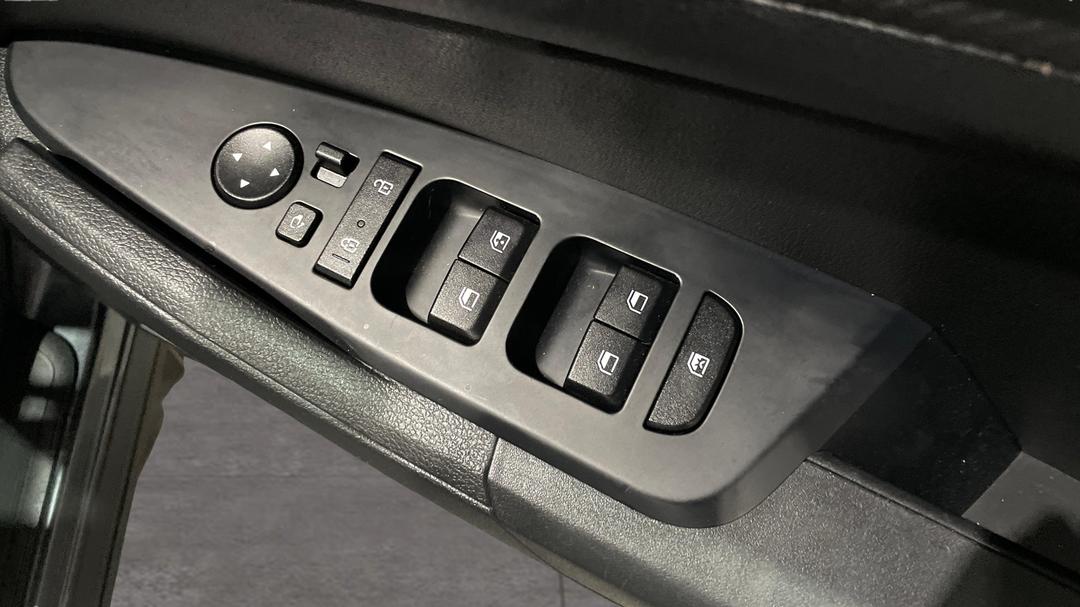 2023 Kia Sportage S (FWD), Automatic, 54449 km, Drivers Side Door Panel Controls