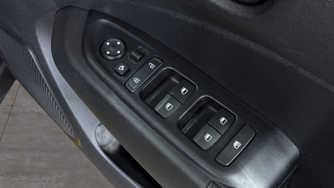 2021 Hyundai Venue Active, Automatic, 57458 km, Drivers Side Door Panel Controls