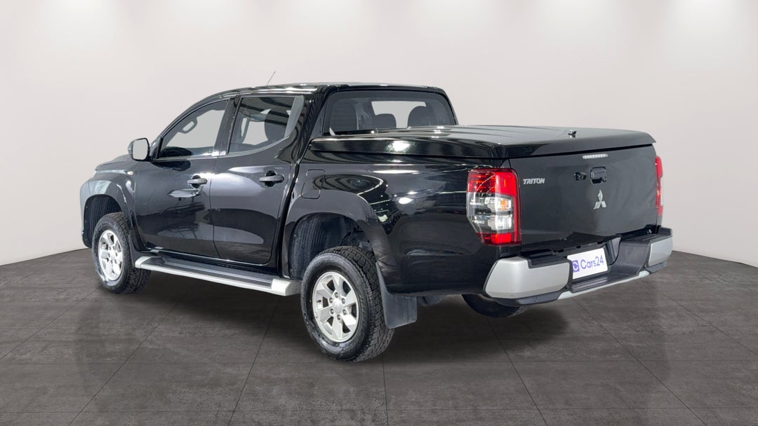 Left Back Diagonal (45- Degree) View