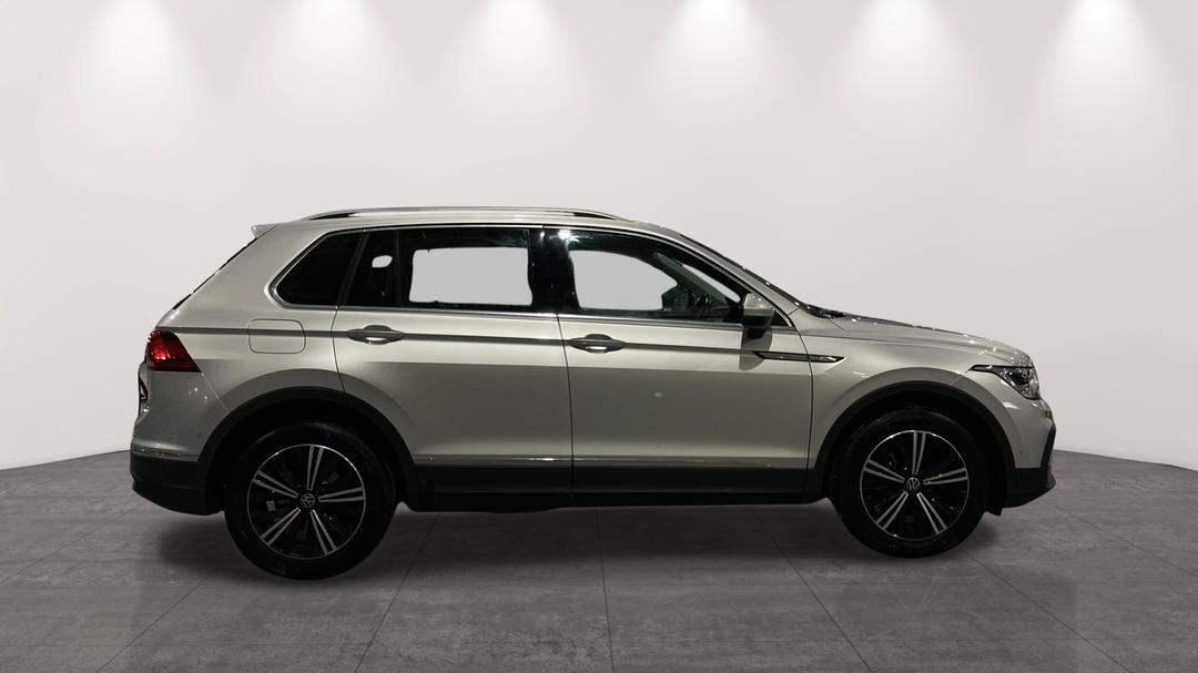 2021 Volkswagen Tiguan 110tsi Life, Automatic, 107906 km, Right Side View