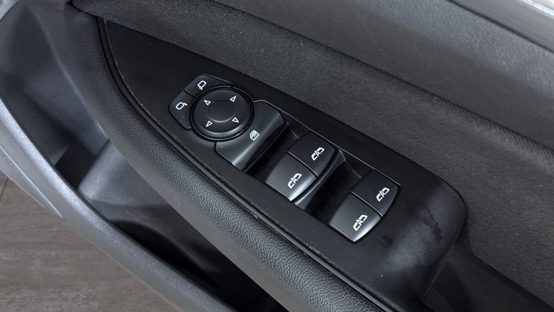 2017 Holden Commodore Lt, Automatic, 106446 km, Drivers Side Door Panel Controls