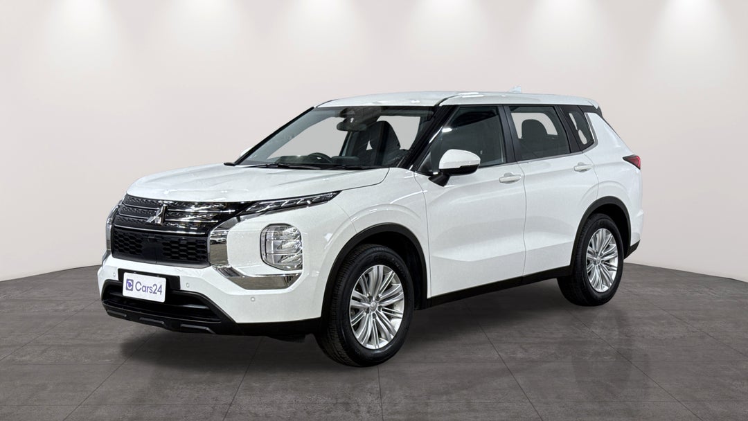 2024 Mitsubishi Outlander Es 7 Seat (2WD), Automatic, 51292 km, Left Front Diagonal (45- Degree) View