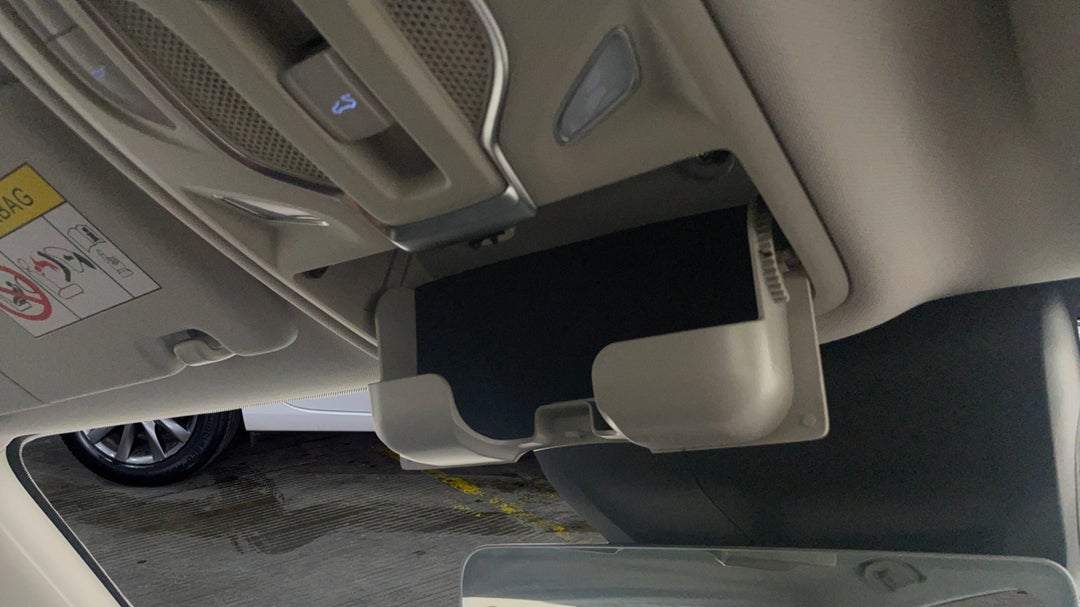 On-Roof Controls/Sunglass holder