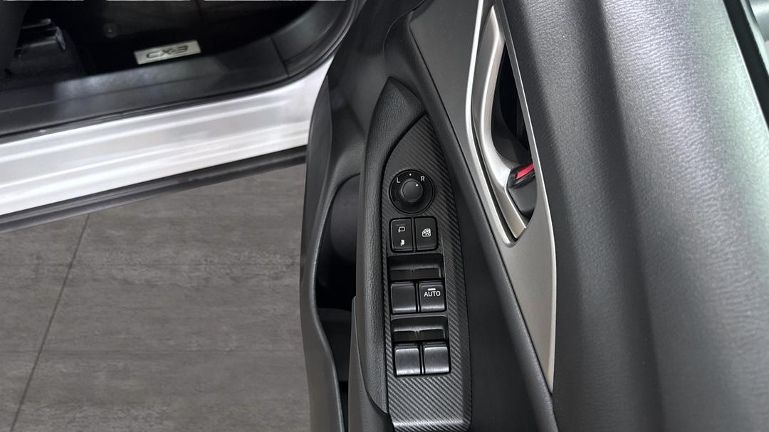 2020 Mazda CX-3 Maxx Sport (FWD), Automatic, 112237 km, Drivers Side Door Panel Controls