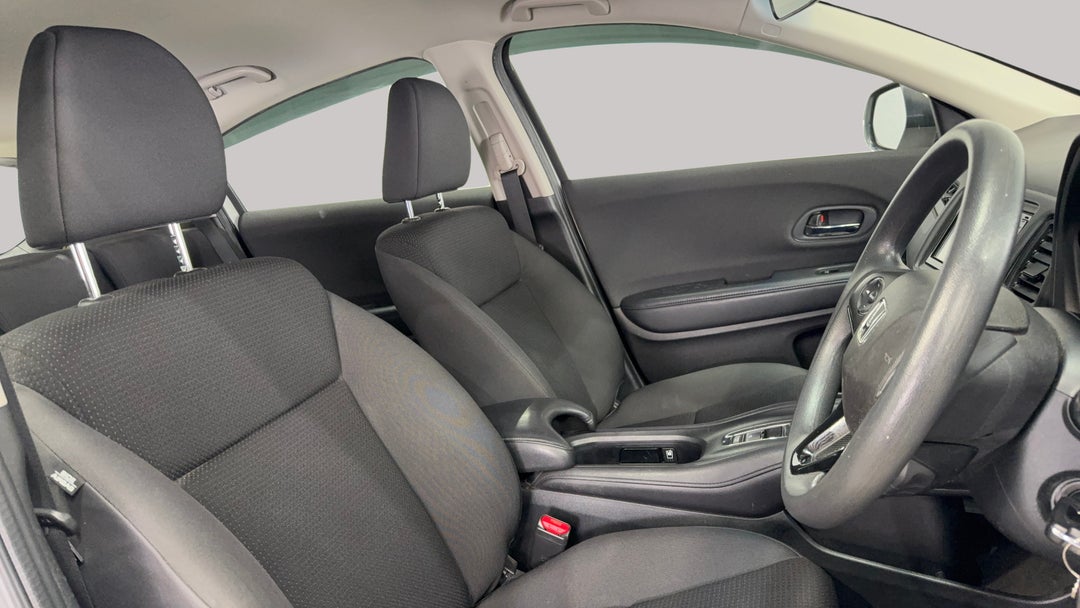 2018 Honda HR-V Vti, Automatic, 81140 km, Right Side Front Door Cabin View