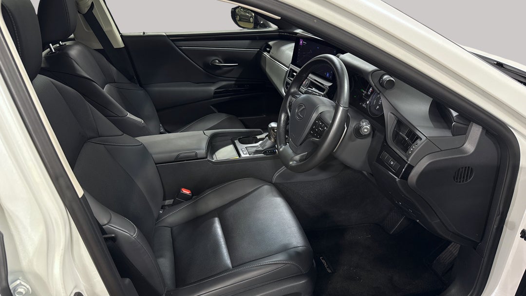 2023 Lexus Es300h Luxury (hybrid), Automatic, 15077 km, Right Side Front Door Cabin View