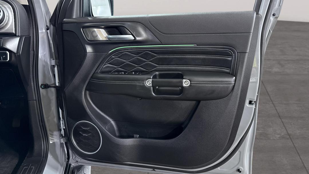 2025 GWM Tank 300 Ultra Diesel, Automatic, 27304 km, Speaker View