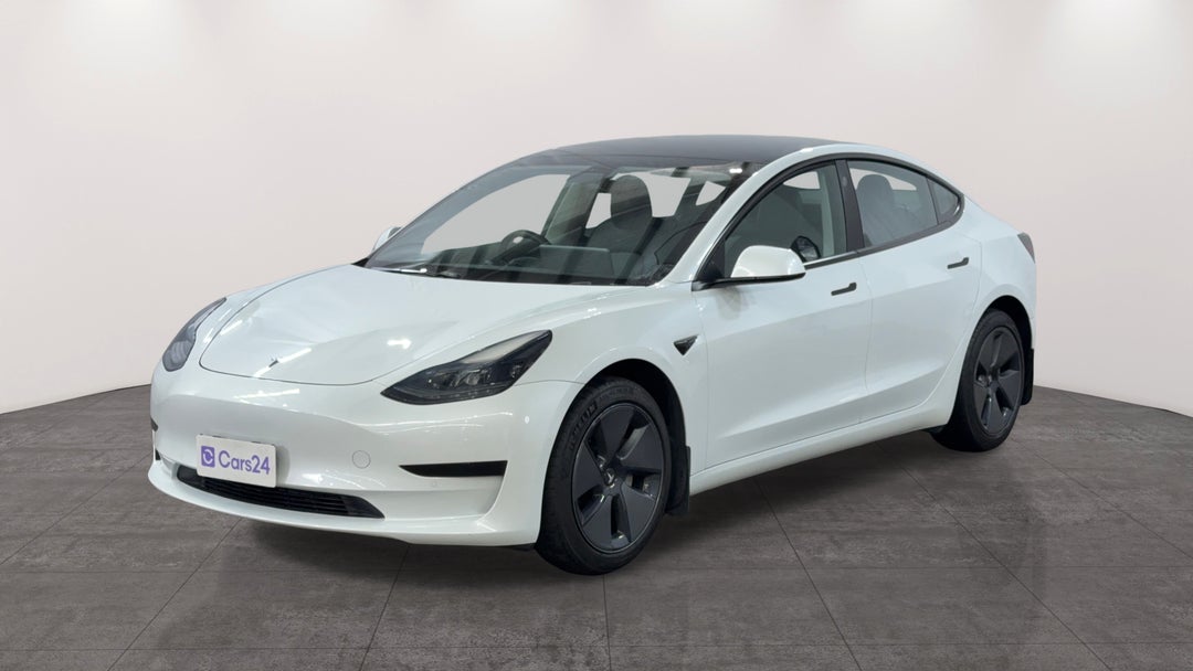 2021 Tesla Model 3 Standard Range Plus Rwd, Automatic, 48226 km, Left Front Diagonal (45- Degree) View