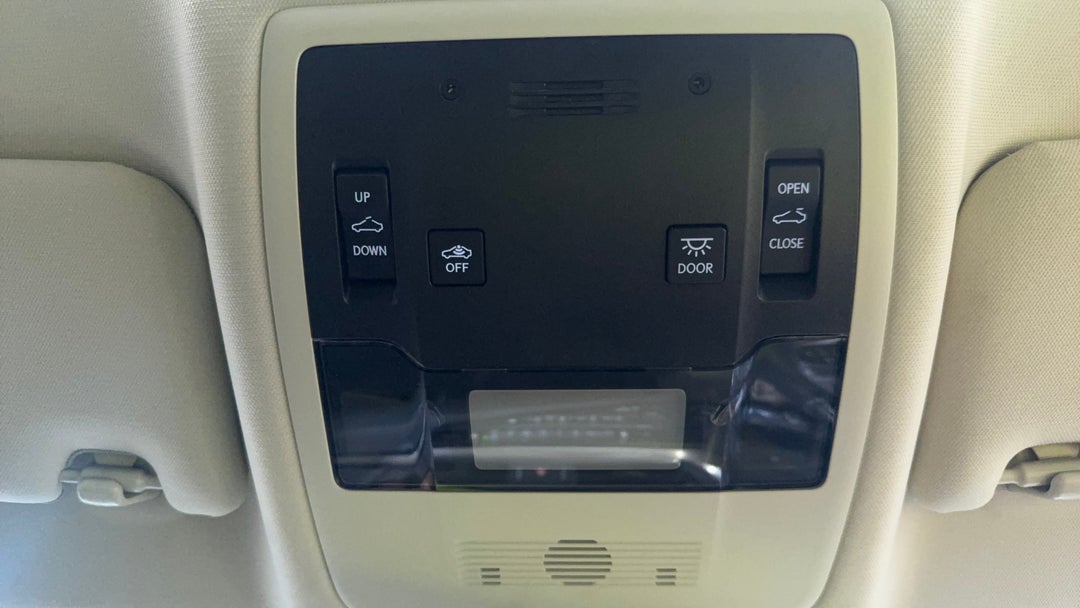 On-Roof Controls/Sunglass holder