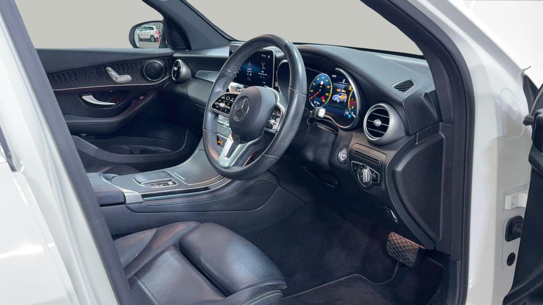2020 Mercedes-benz GLC 200, Automatic, 62229 km, Right Side Front Door Cabin View