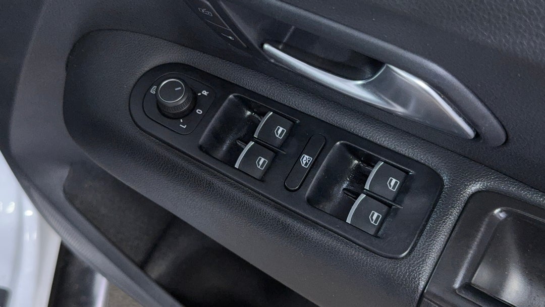 2021 Volkswagen Amarok Tdi580 Highline 4motion, Automatic, 107788 km, Drivers Side Door Panel Controls